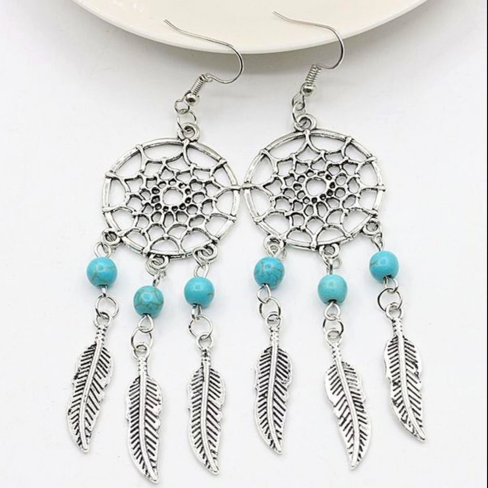**NEW Gorgeous Dream Catcher Blue Accents Leaves Feathers Native Silver Earrings - Picture 1 of 1